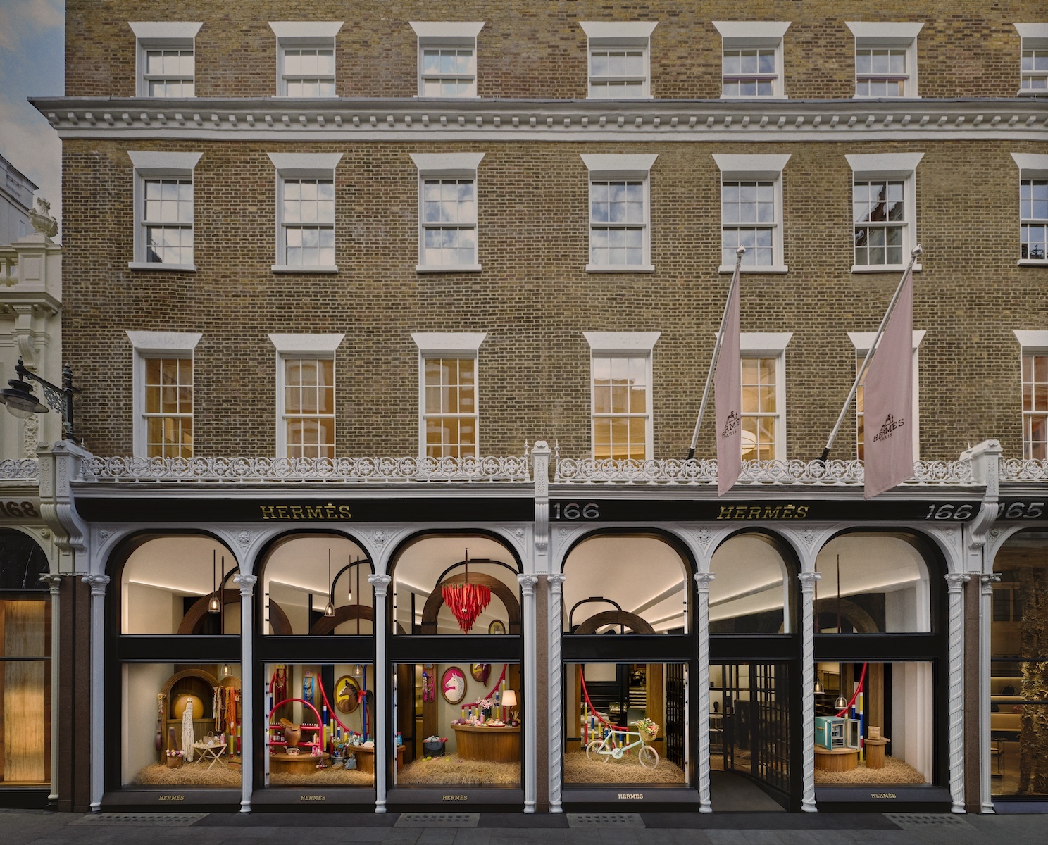 Herm&amp;egrave;s London Maison store interiors
