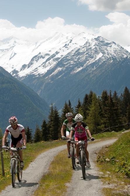 Women's lead Borghild Loevset on a climb