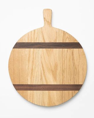 round wooden chopping board