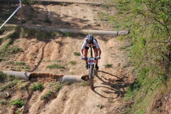 Edith Jacqueline Brugnoli (Argentina) racing in the women's 35-44 race.
