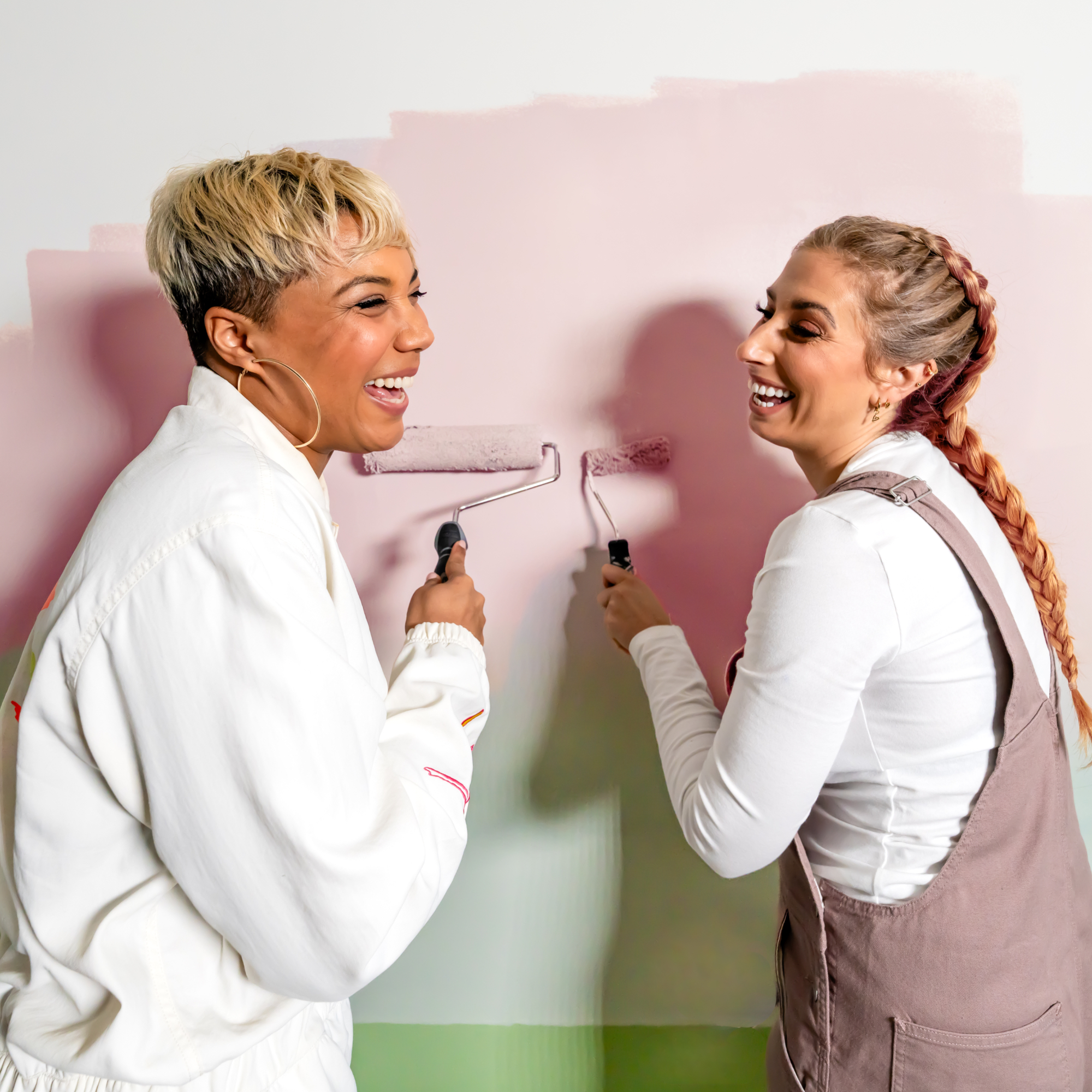 stacey Solomon painting an ombre wall