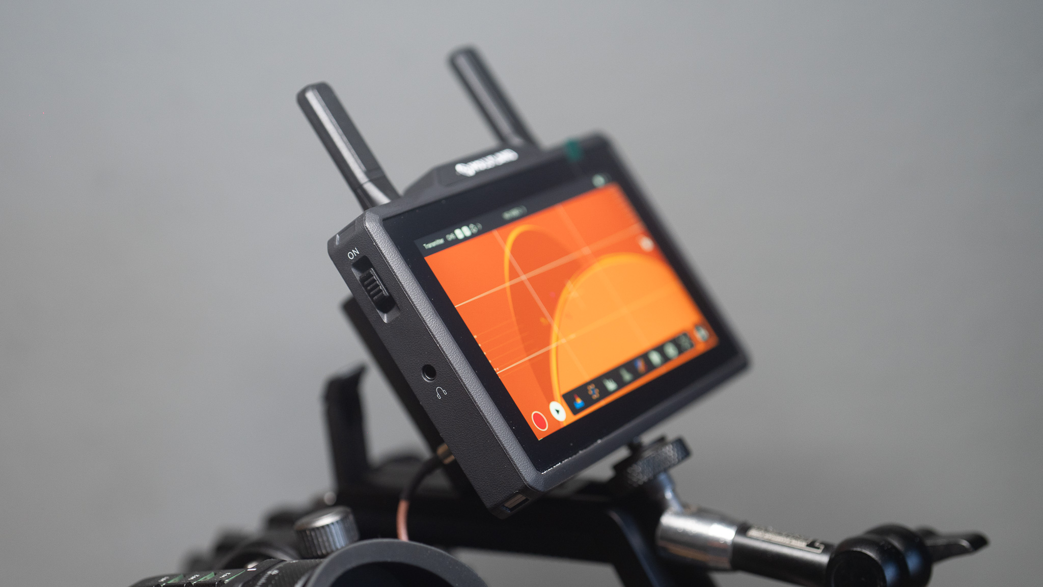 Hollyland Pyro 5 wireless field monitor