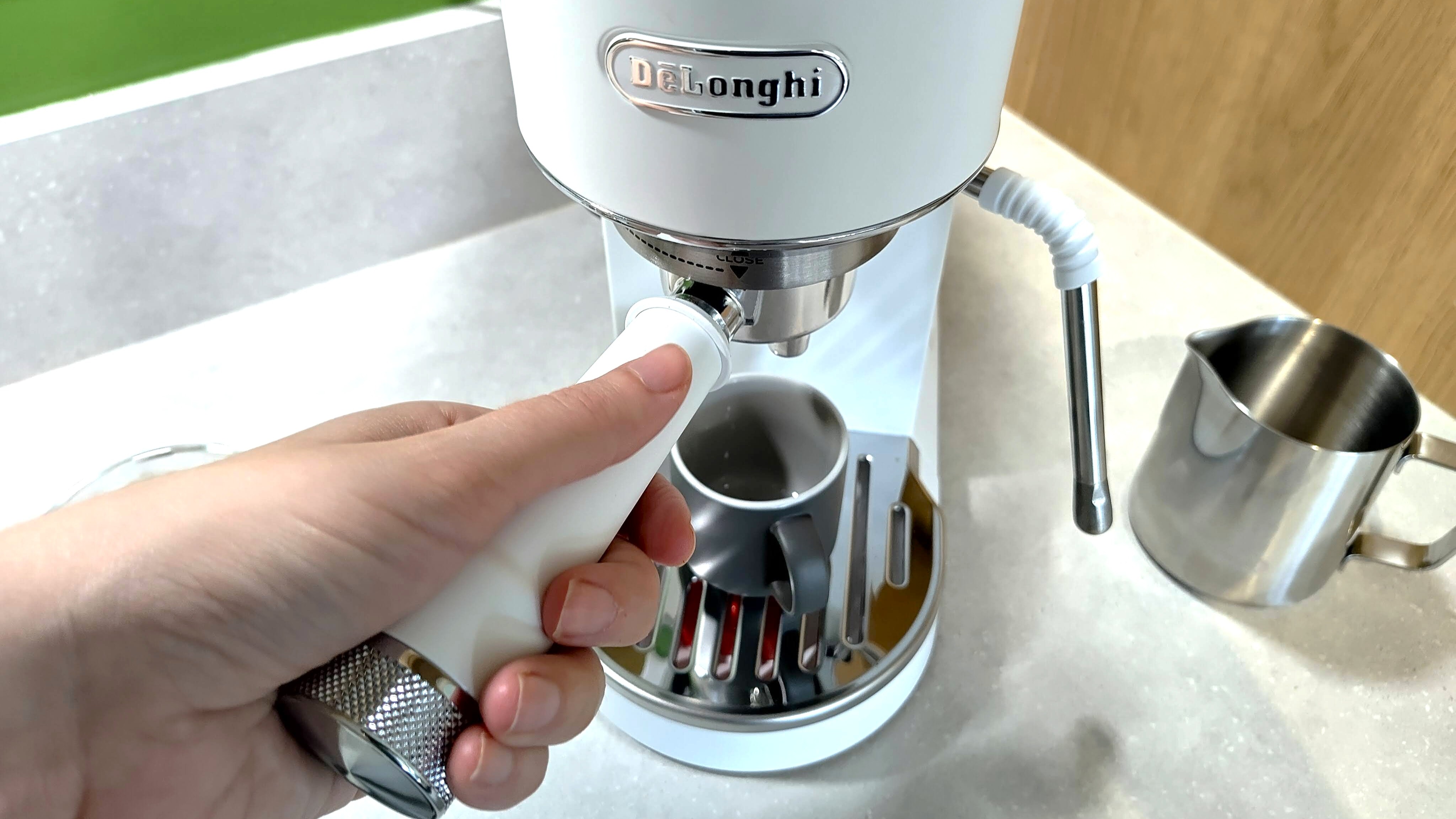 De'Longhi Dedica Duo coffee machine