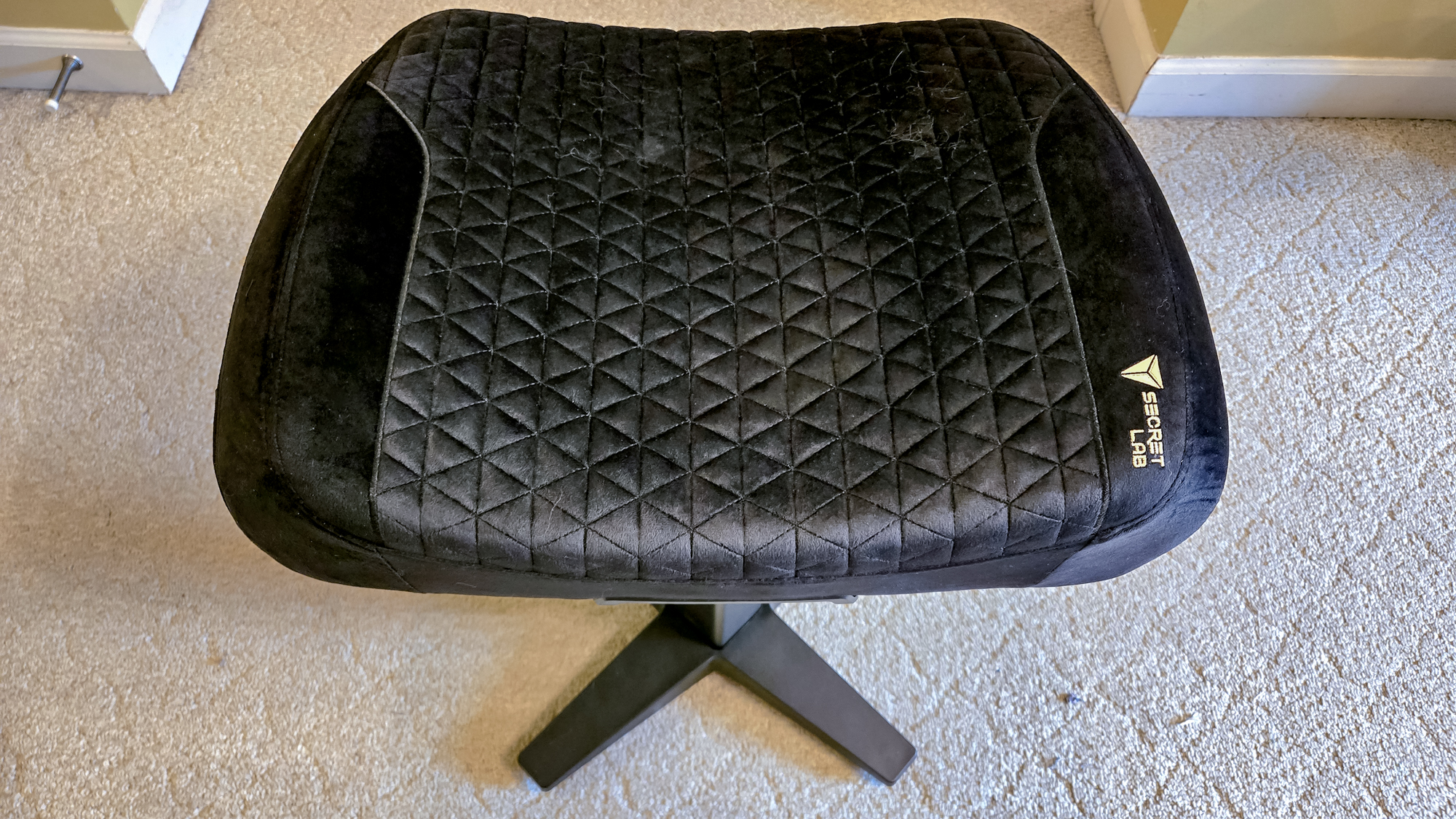 The Secretlab Otto Legrest on a carpeted floor
