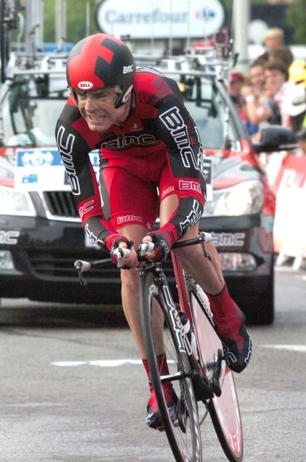 Cadel Evans (BMC) gives it everything