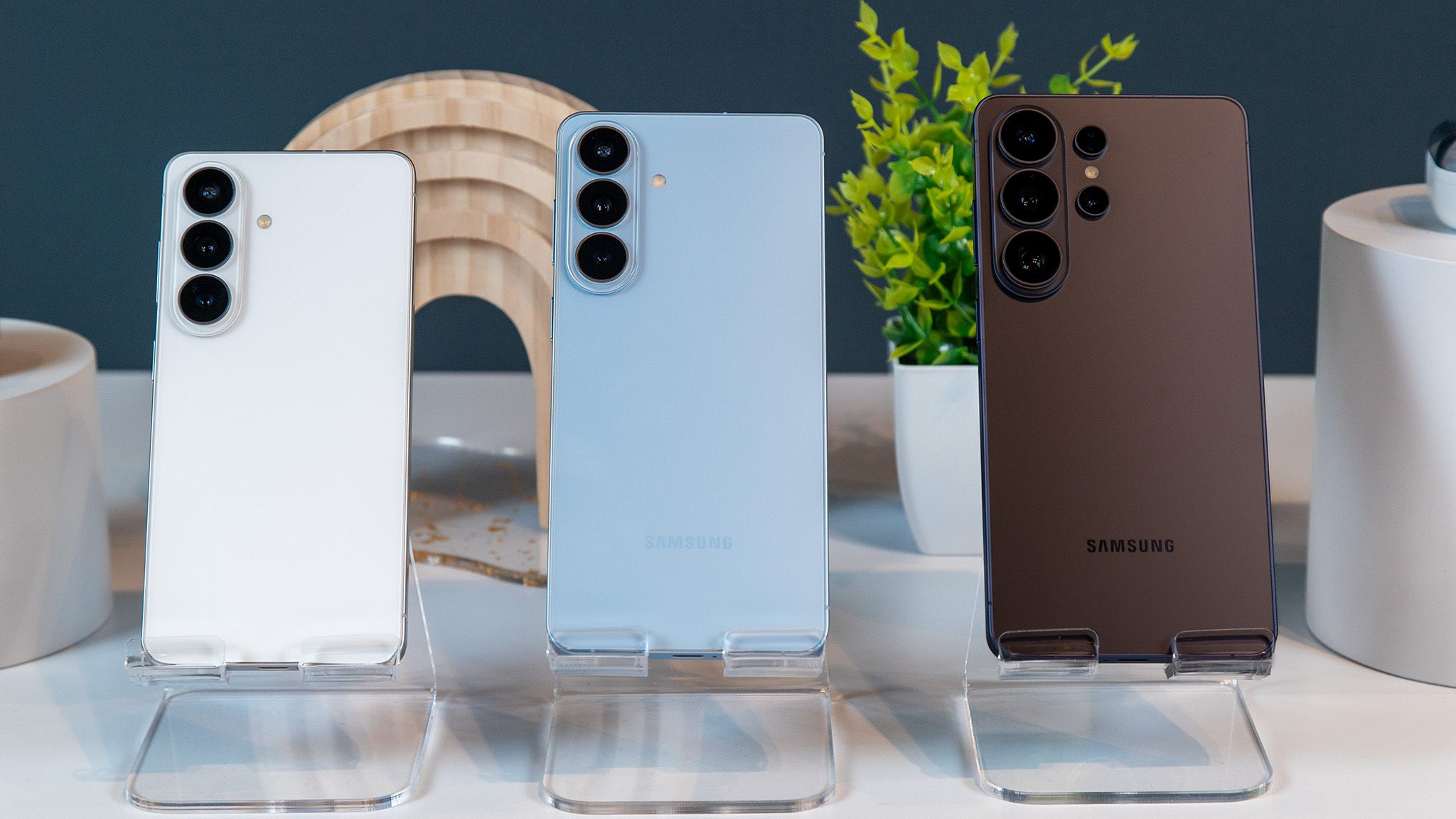 I got to play with the new Galaxy S26 series, and it feels like the ultimate Pixel experience with smarter AI and the coolest display I've seen on a phone