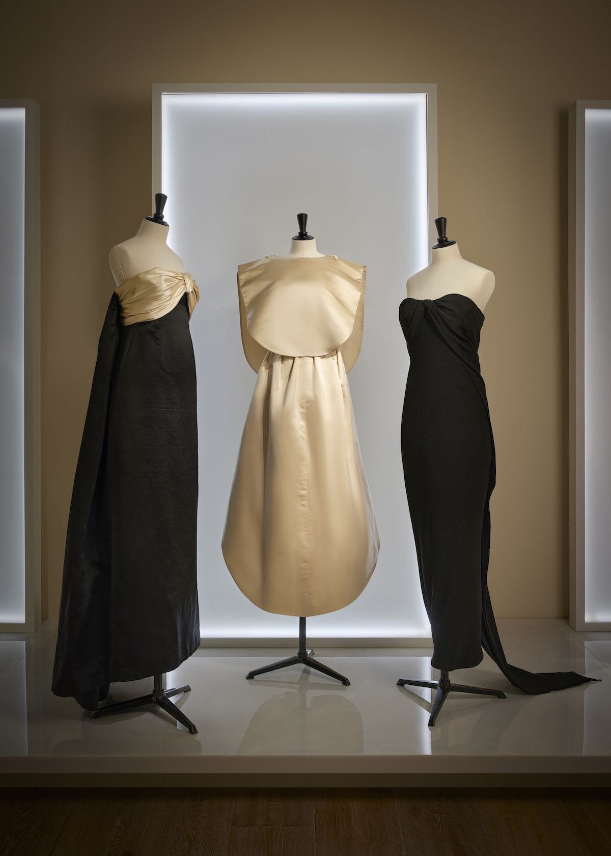 Cristóbal Balenciaga: Master of Tailoring installation shots at SCAD FASH Museum