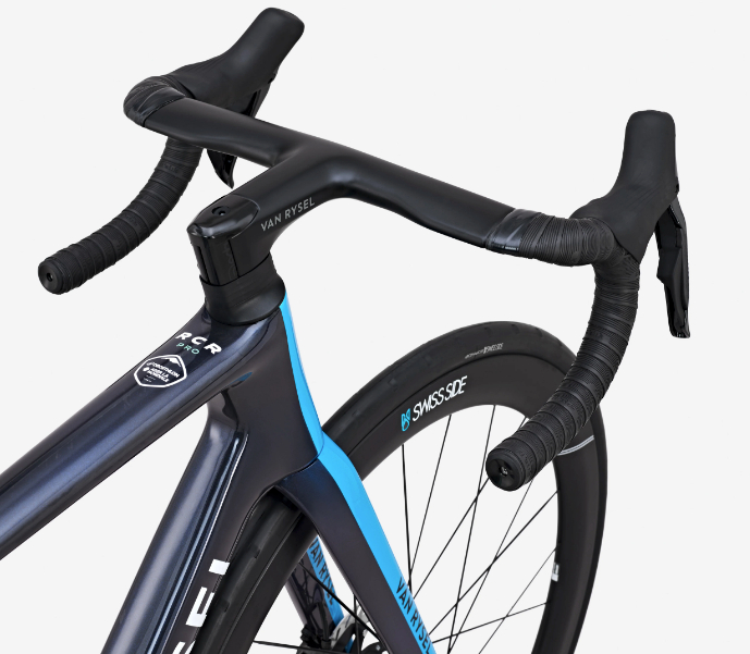 The team-edition Van Rysel FCR Pro