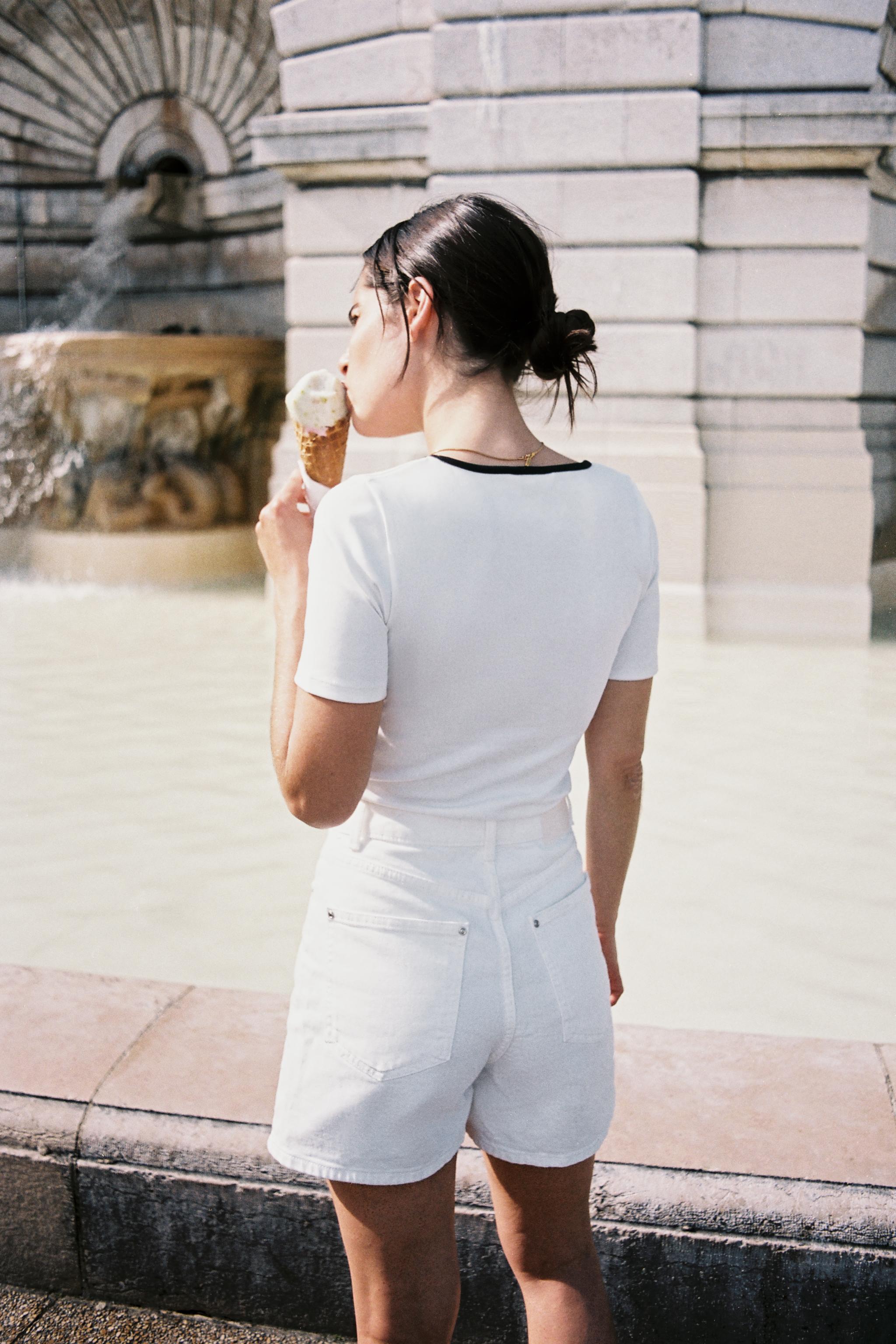 Z1975 High-Waisted Mom Fit Shorts