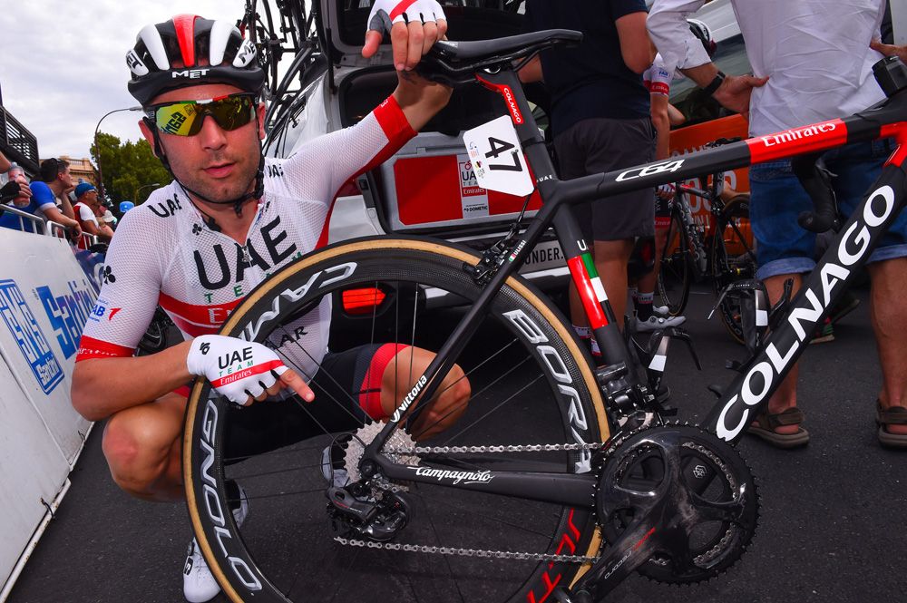 Diego Ulissi points to his new Campagnoolo gears
