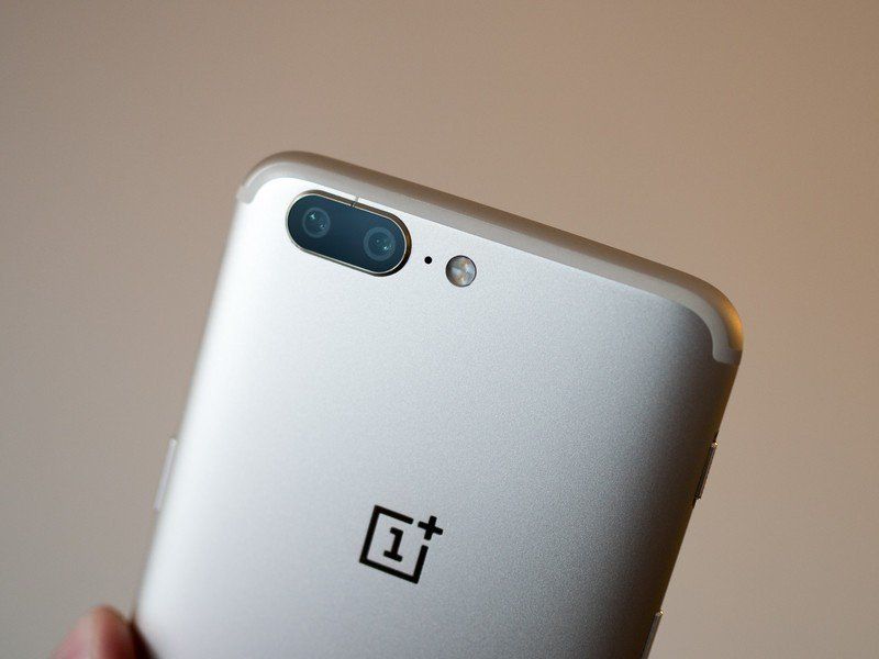 OnePlus 5 in soft gold