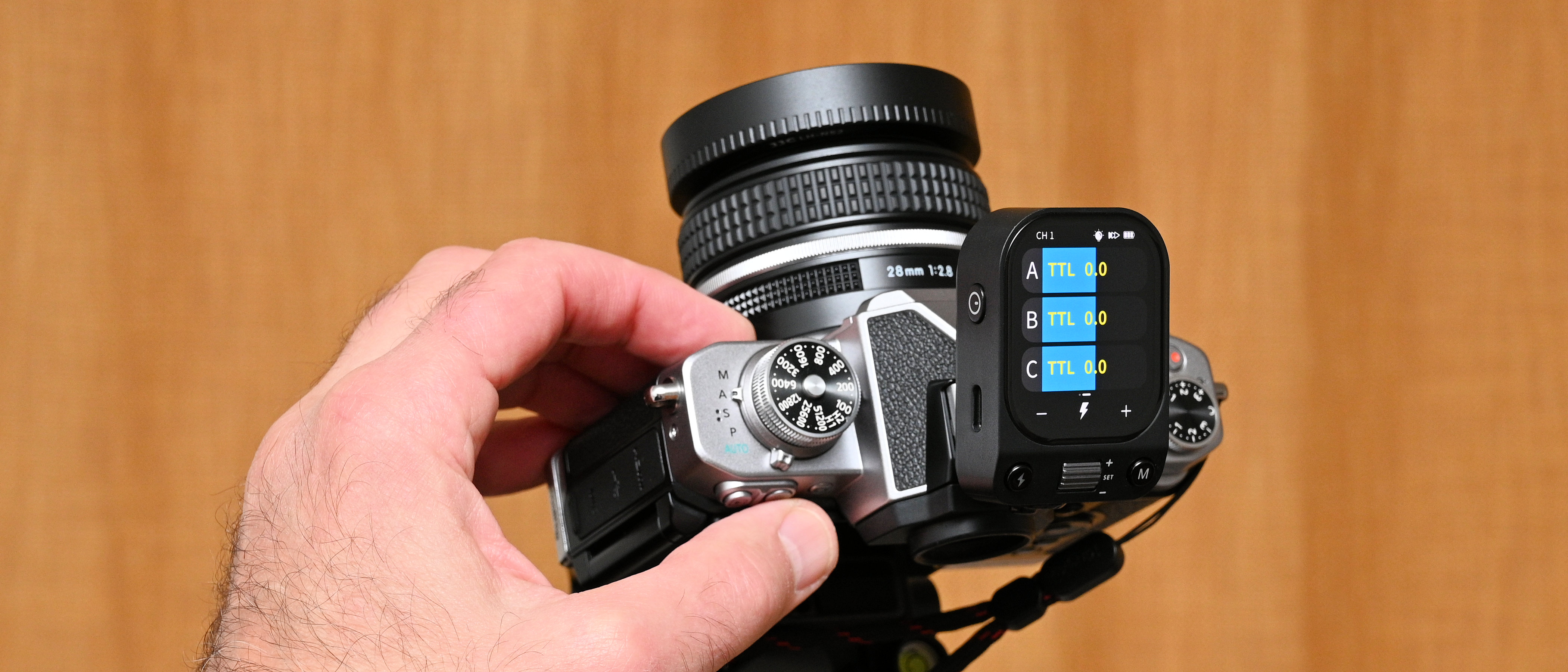 Neewer QZ Touchscreen TTL Wireless Flash Trigger