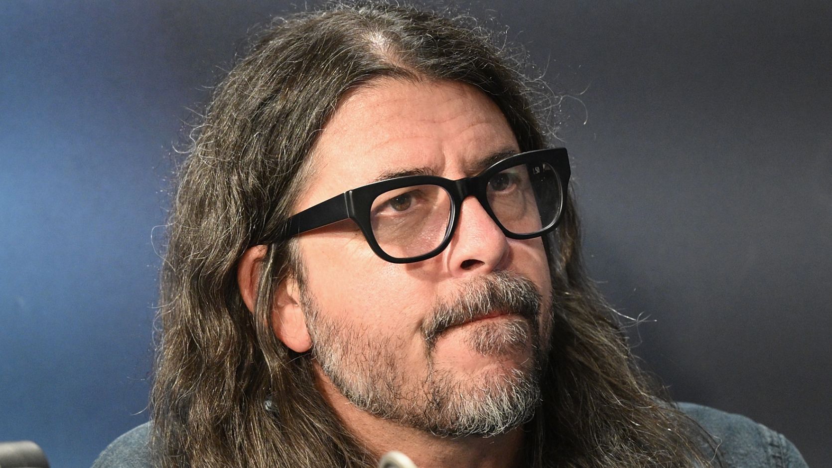 “Then I see the security guard person is eyeing me and it looks like I’m shoplifting when I’m doing the opposite”: Dave Grohl talks about hiding CDRs of the new Foos album around Southern California