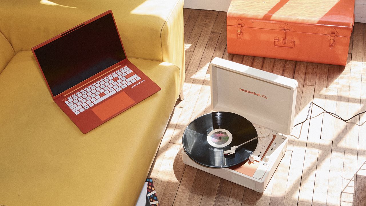 Packard Bell DotLoop turntable in a briefcase