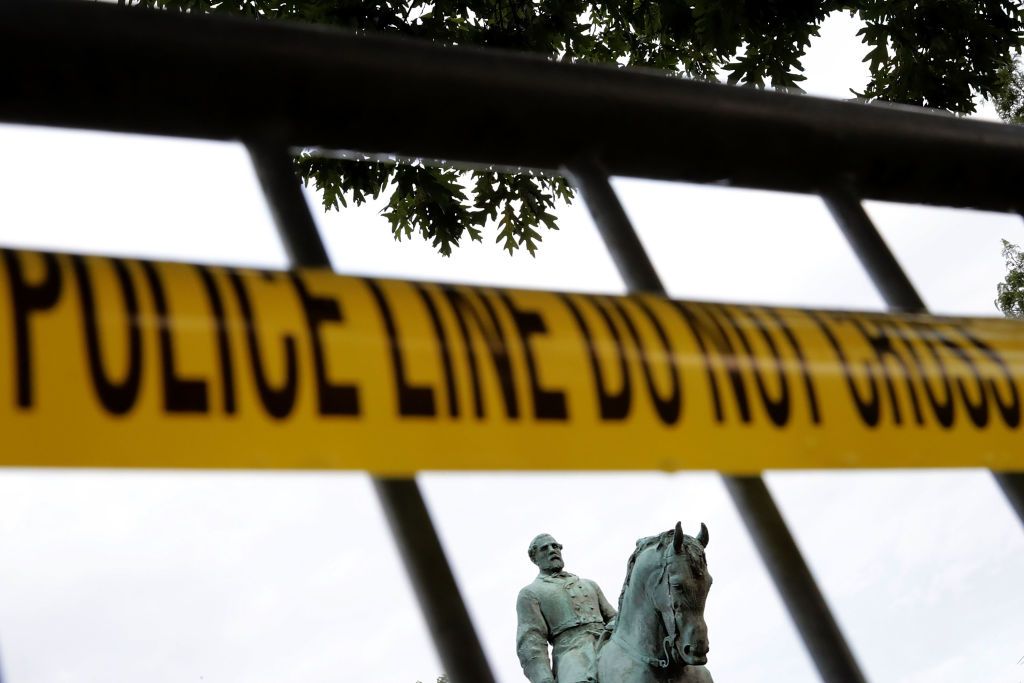 A statue of Robert E. Lee.