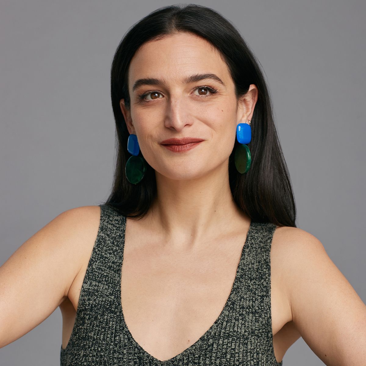 Jenny Slate Wants to Send You a Message With Her Stand-Up Attire
