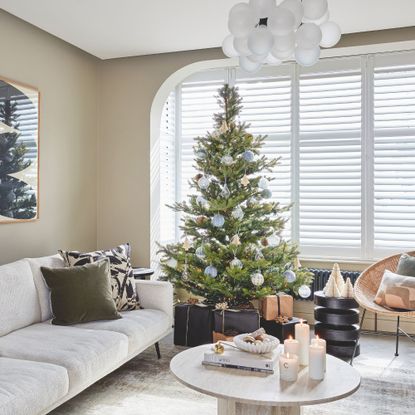 Neutral Christmas colour scheme in a modern living room