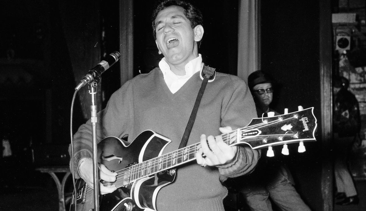 Trini Lopez performs at l&#039;Olympia in Paris in 1964.