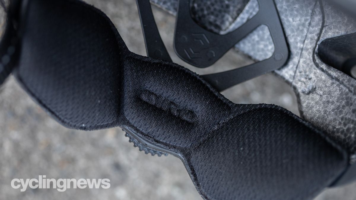 Giro Escape MIPS detail of rear cradle padding