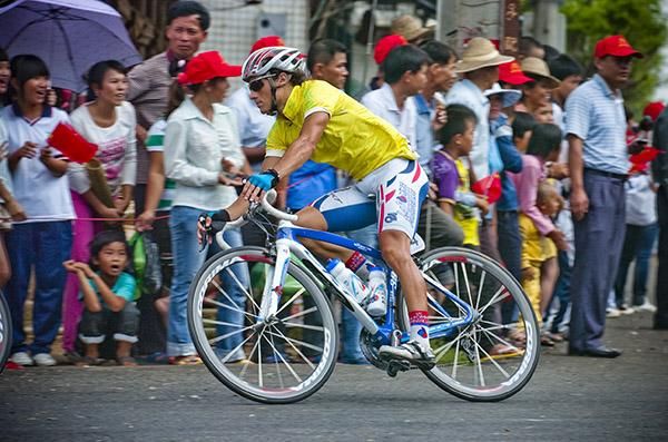 Tour leader Justin Jules (Velo Club/La Pomme Marseille) corners in front of tour fans on stage four.