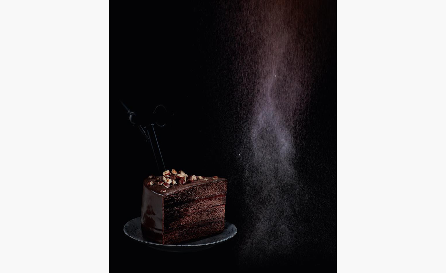 Premium Photo | Black cake on a dark background cake decorated with  blackberries and golden balls festive dessert