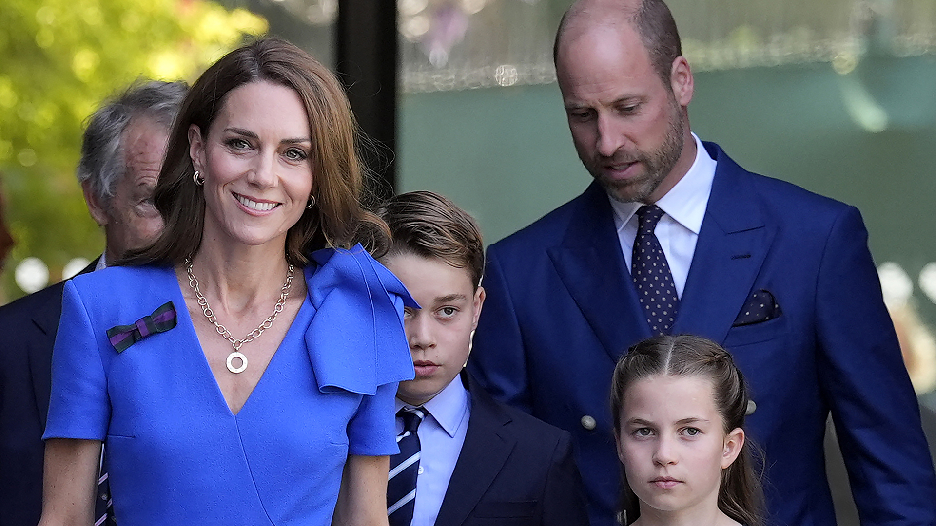 Britain&#039;s Catherine, Princess of Wales (L), Britain&#039;s Princess Charlotte of Wales (front R), Britain&#039;s Prince George of Wales (C) and Britain&#039;s Prince William, Prince of Wales (rear R) arrive to attend the men&#039;s singles final tennis match between Italy&#039;s Jannik Sinner and Spain&#039;s Carlos Alcaraz on the fourteenth day of the 2025 Wimbledon Championships at The All England Lawn Tennis and Croquet Club in Wimbledon, southwest London, on July 13, 2025. (Photo by Andrew Matthews / POOL / AFP) / RESTRICTED TO EDITORIAL USE (Photo by ANDREW MATTHEWS/POOL/AFP via Getty Images)