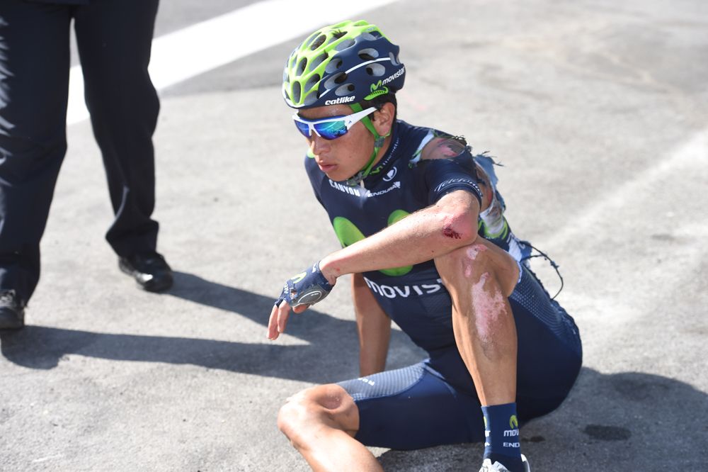 Dayer Quintana (Movistar) hit the deck