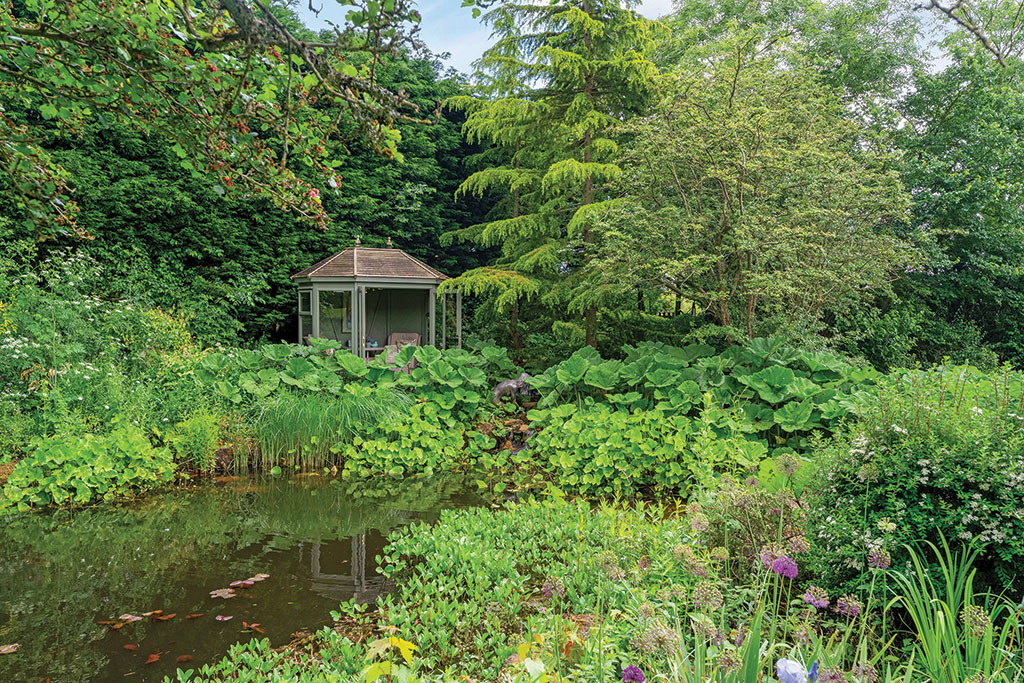 Property for sale with wildlife pond: Becknor Manor, Broughton Green, Hanbury, Worcestershire. 