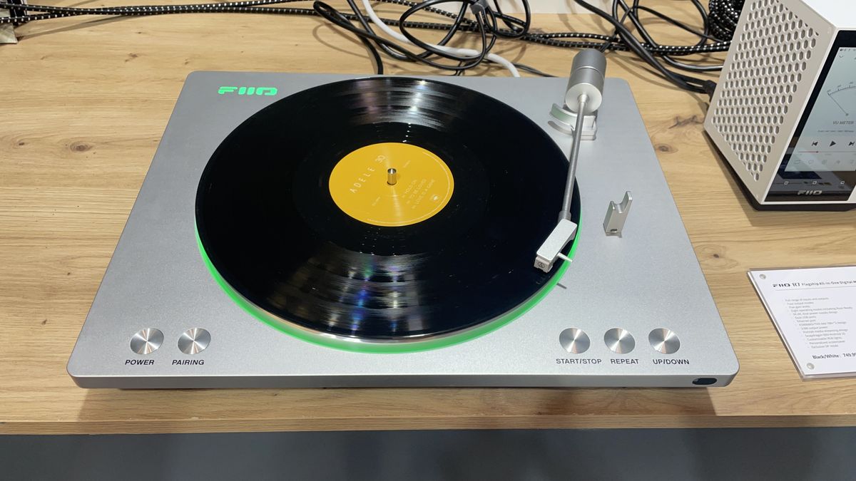 FiiO TT13 turntable on display