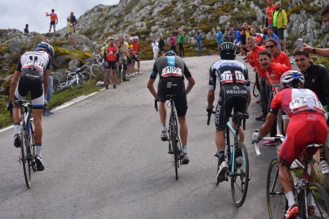 What it looks like to follow Chris Froome (Team Sky) up a climb