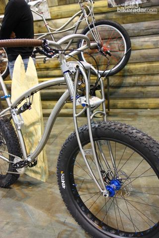 Black Sheep's usual truss titanium fork is augmented with aluminum linkages and a Fox shock that provides 90mm of travel.