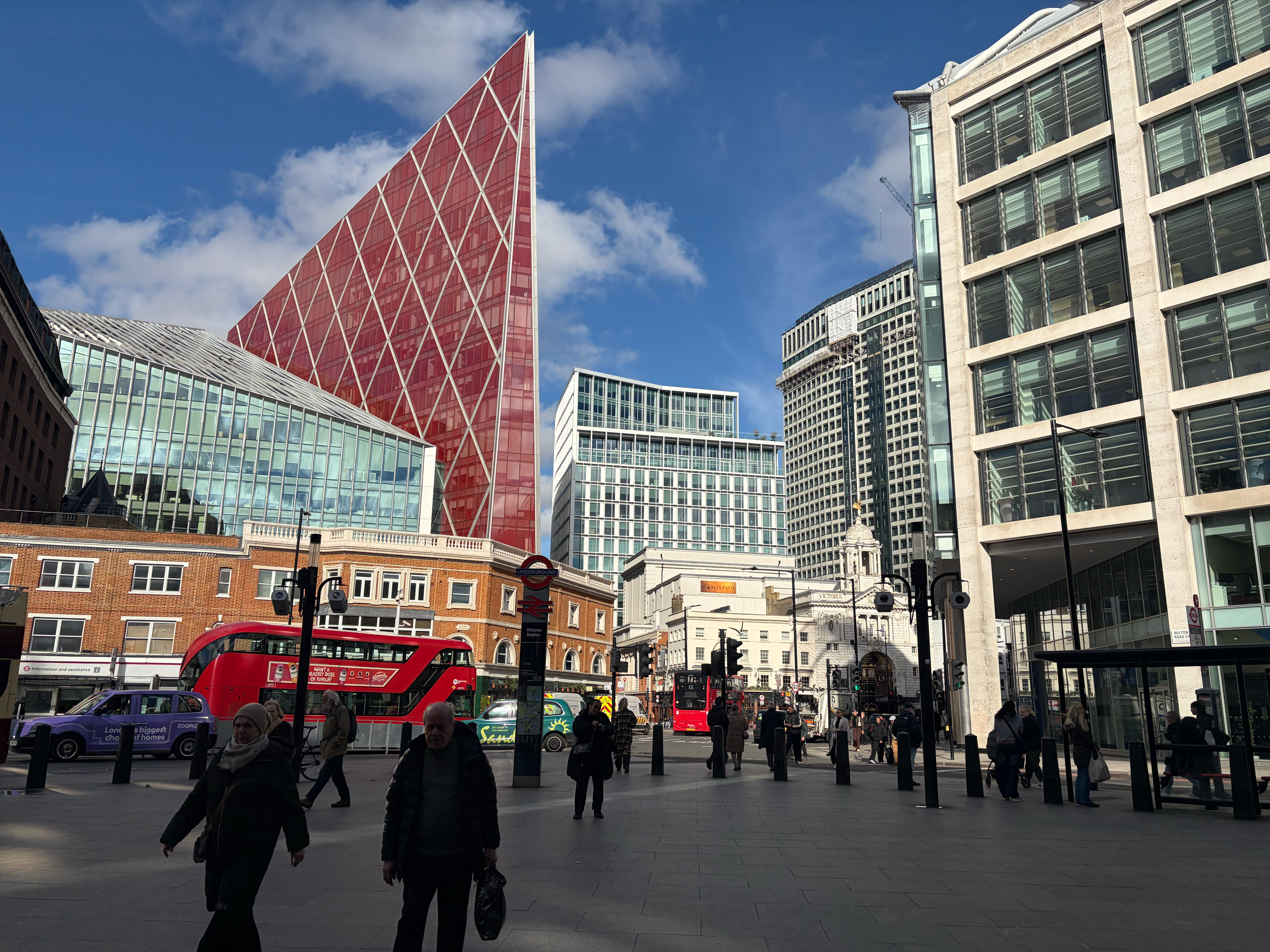 iPhone Air main shot, showing difference between it and an ultrawide camera