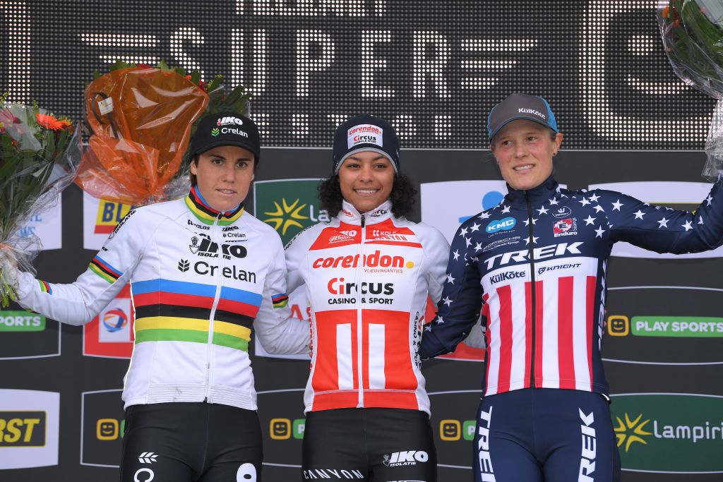 Sanne Cant, Ceylin del Carmen Alvarado and Katie Compton on the podium