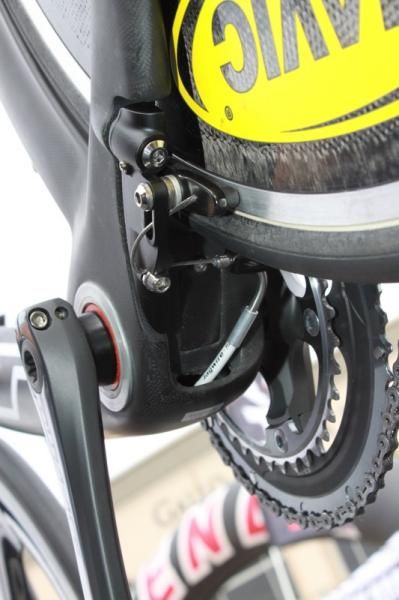 A better look at the bikes proprietary V-style brake.