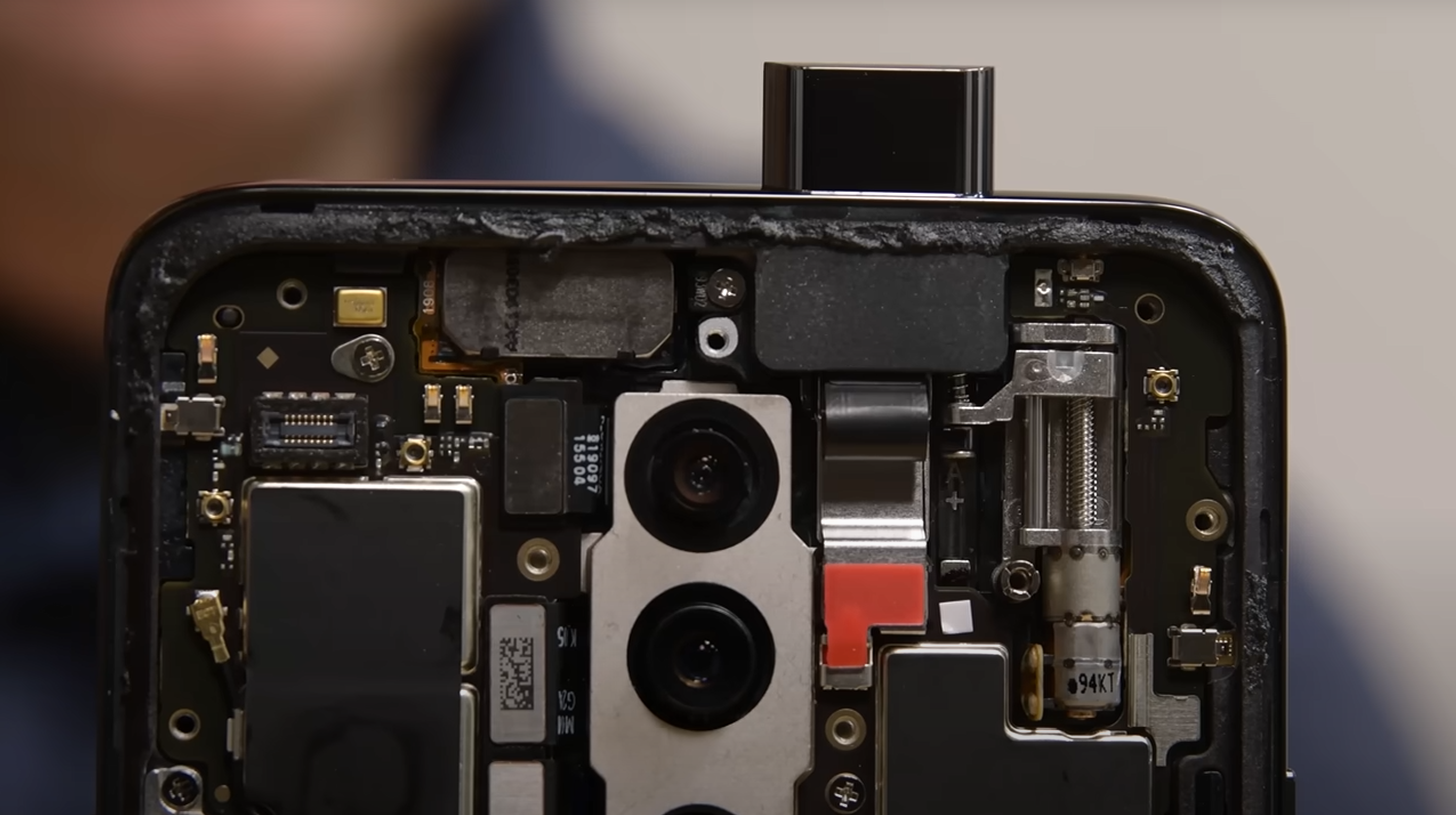 OnePlus 7 Pro Camera Cross Bagian