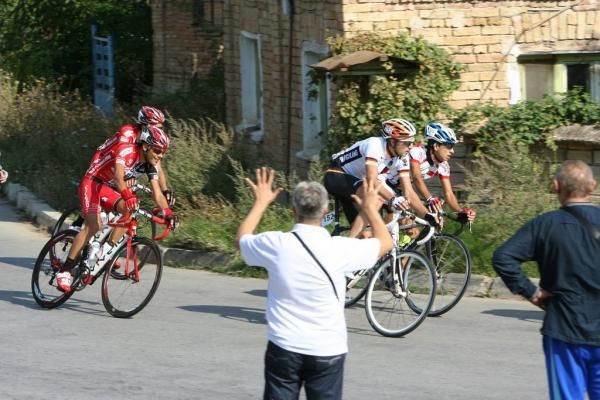 There were ten ridersin the break