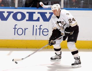 Lyle Odelein playing for the Pittsburgh Penguins in 2006.