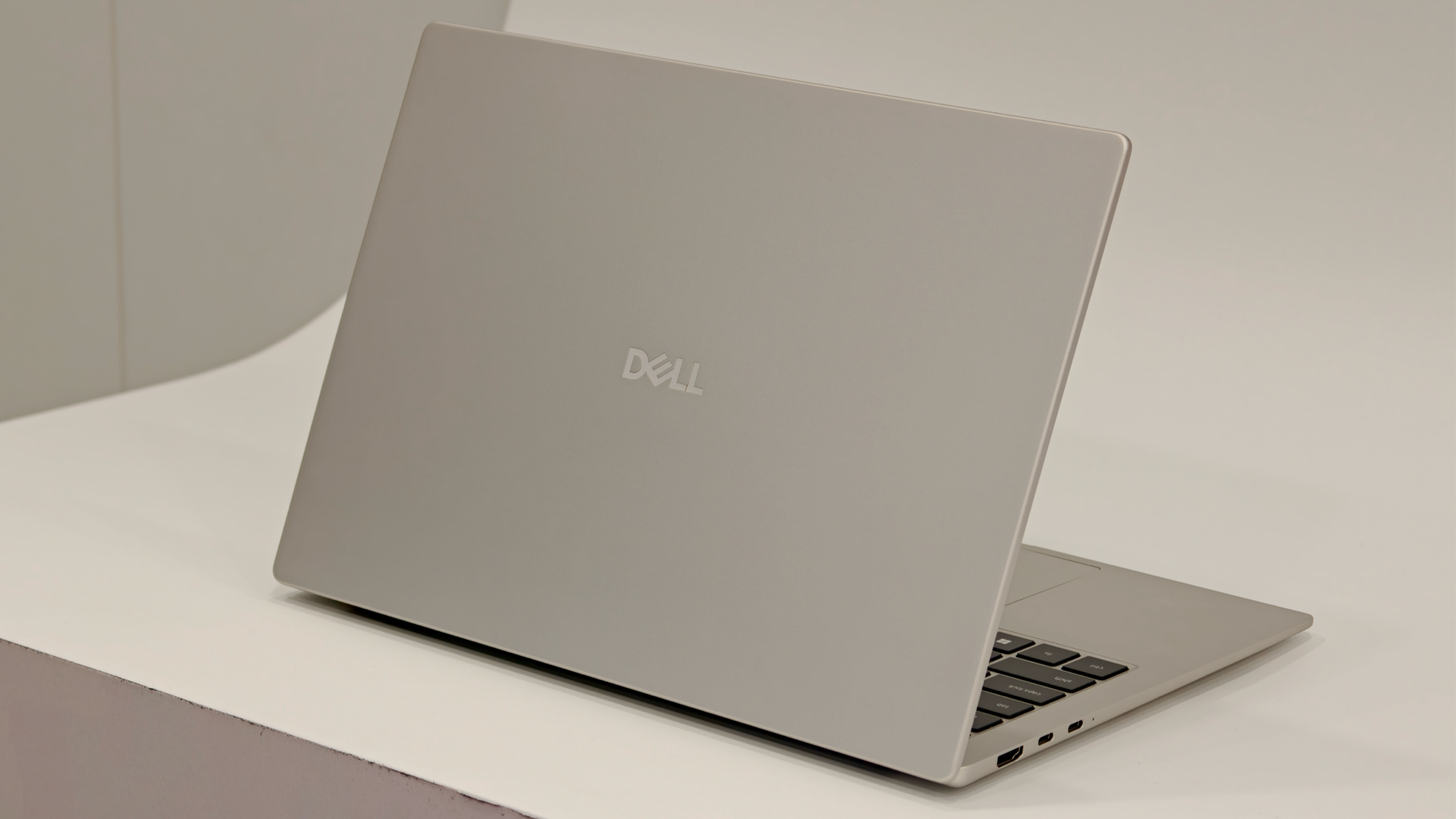 Hands-on with the Dell 14S at IFA 2026