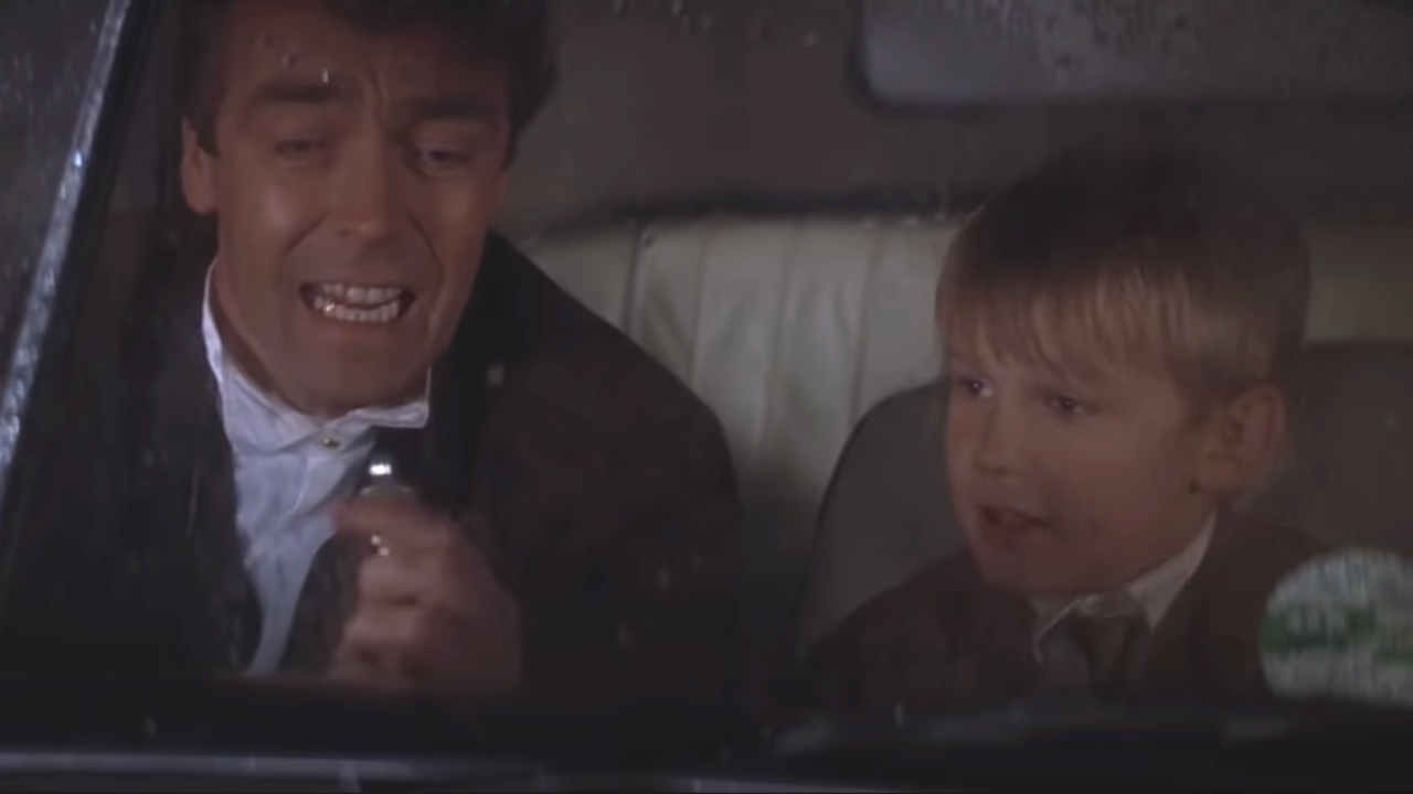 John Hannah frets over a broken key while sitting with Freddie Boath in a car in The Mummy Returns.