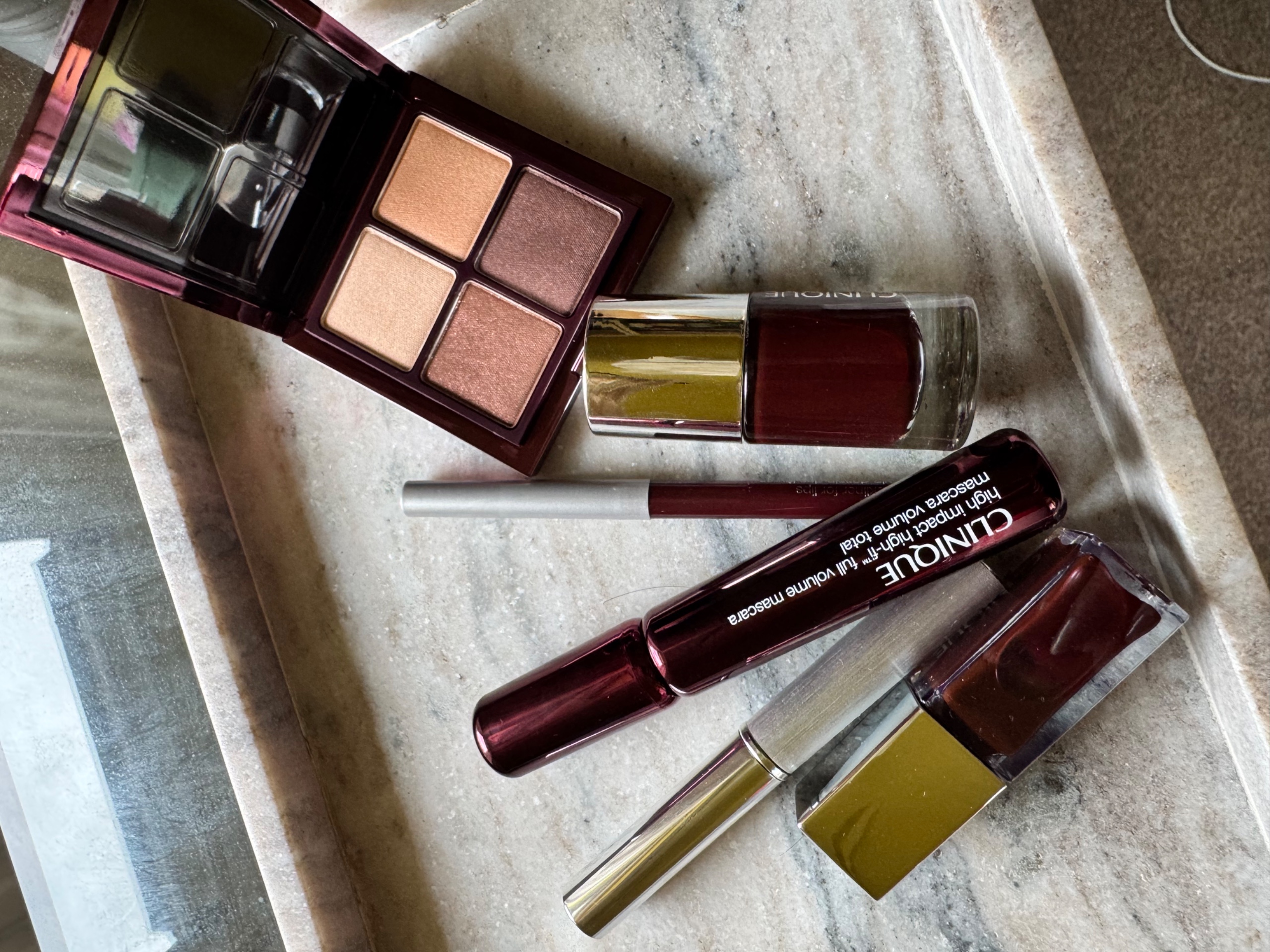 Flatlay of Clinique black honey collection