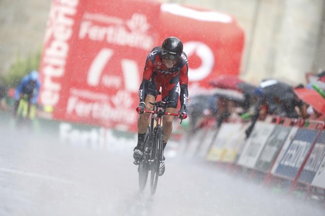 Heavy rain doused the riders early in the Vuelta time trial