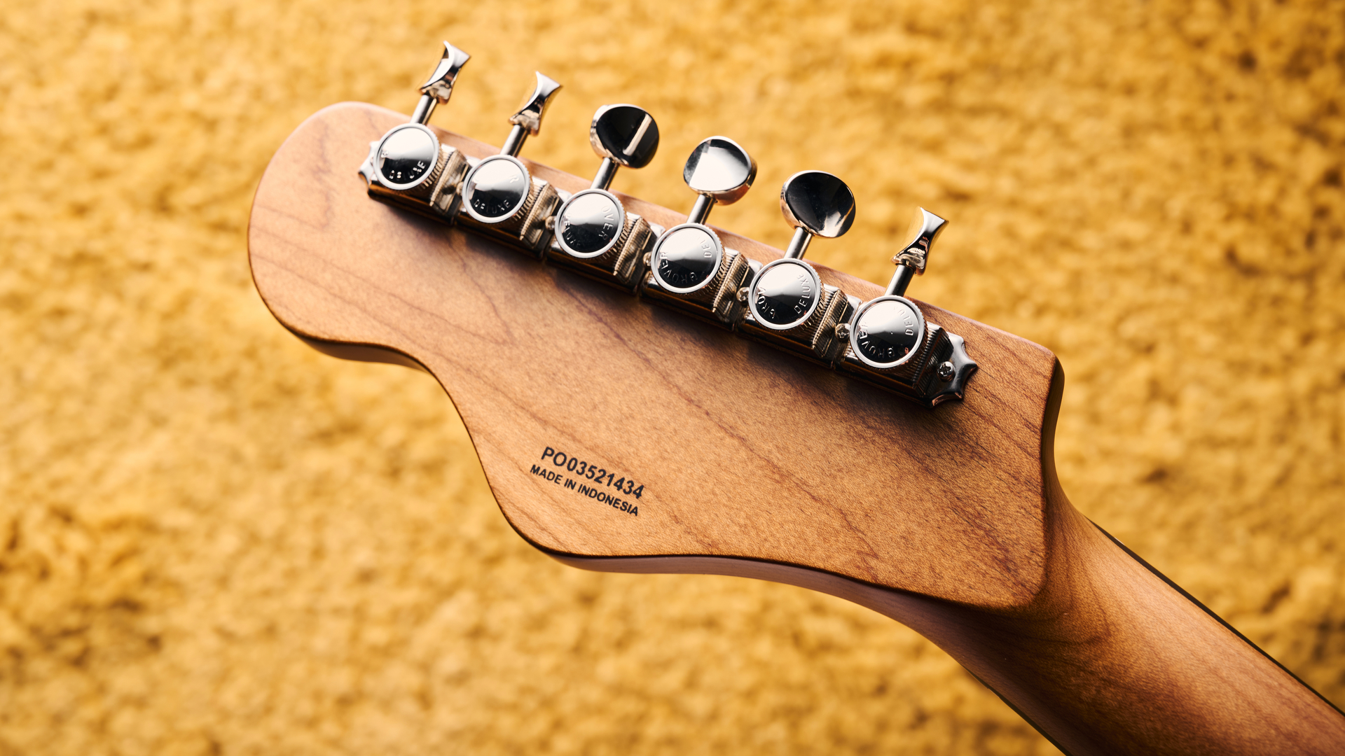 The Gotoh locking tuners on the headstock of a Orangewood Del Sol Baritone guitar