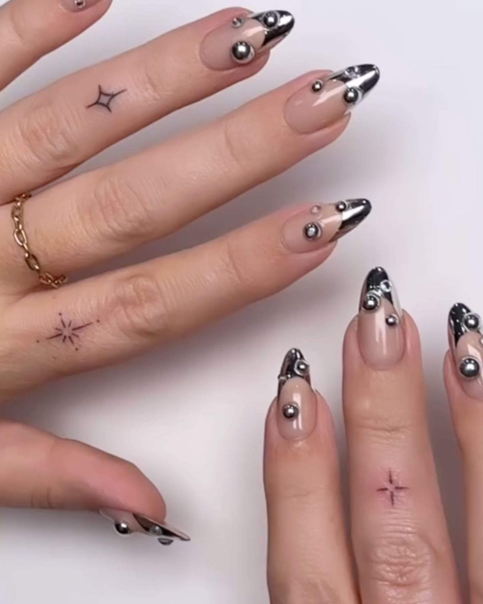 Studded Nail Trend @nails_of_la