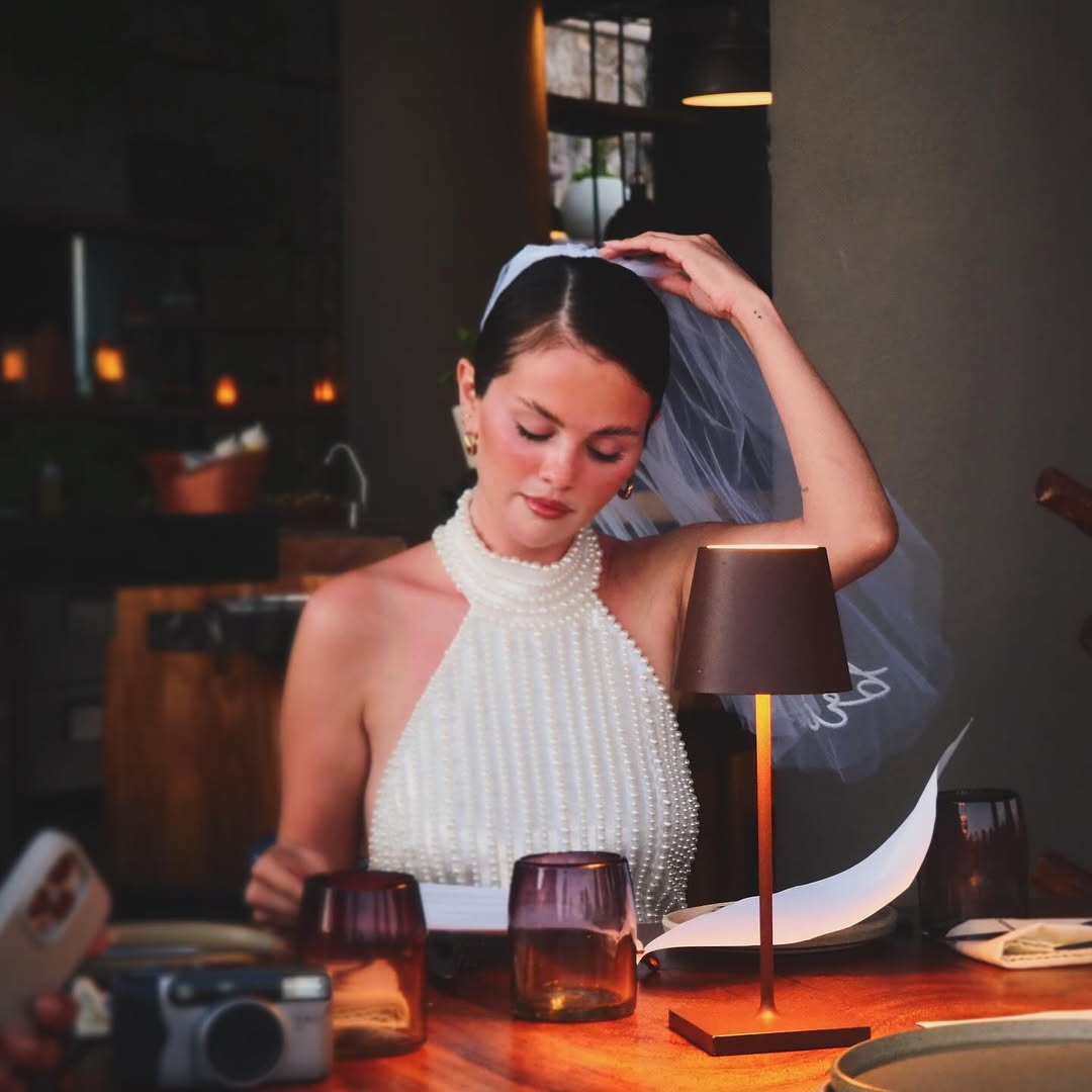 Selena Gomez celebrated her bridal shower in a pearl little white dress from Retrof&amp;ecirc;te