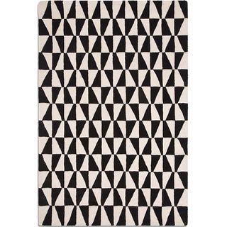 geometric monochrome rug in patterned black and white colour