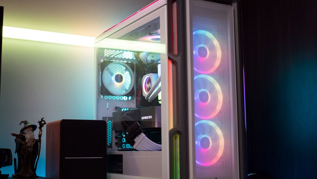 Side profile of the Corsair iCUE 5000T RGB