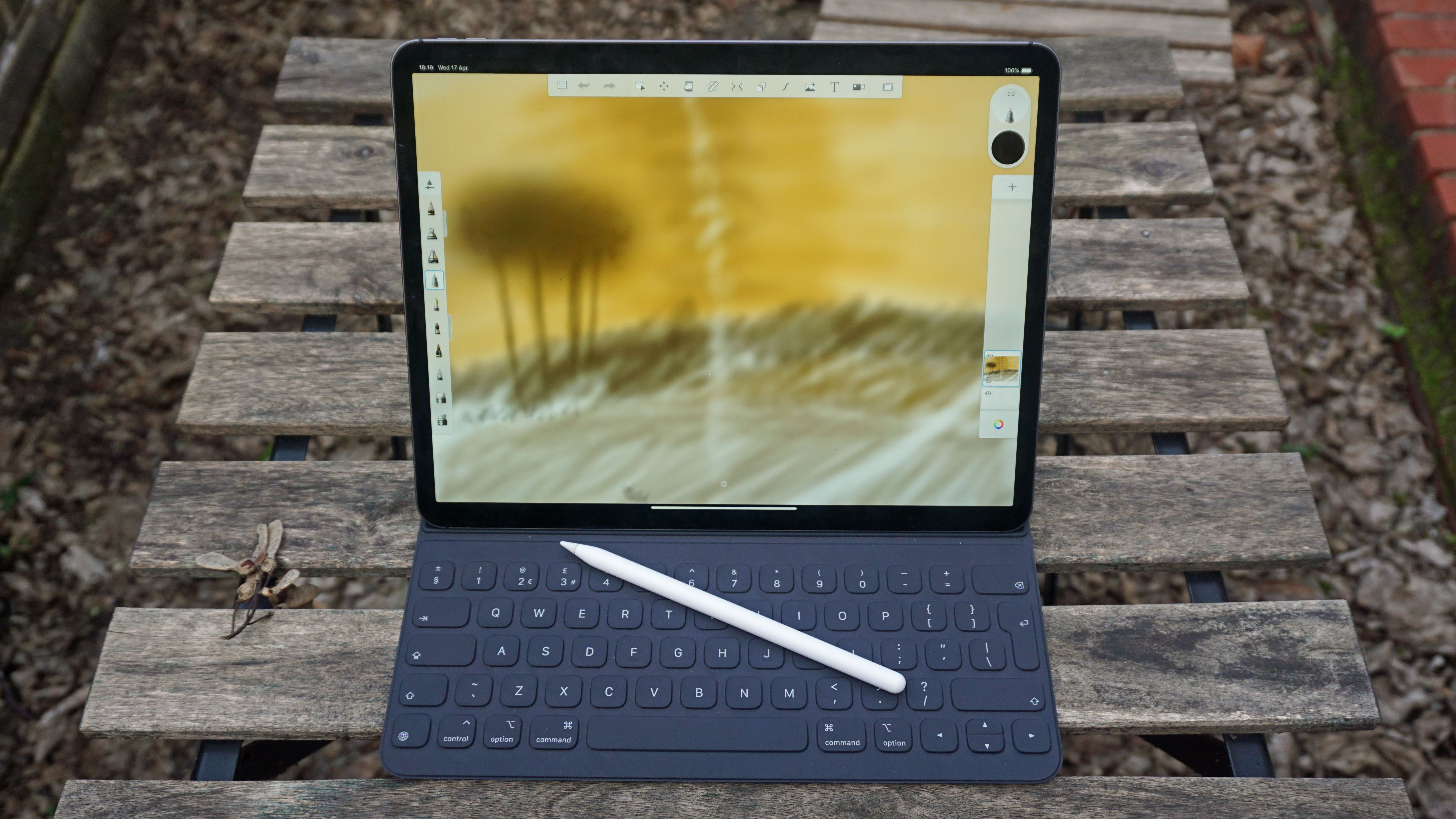 Tablet iPad Pro 12.9 dengan keyboard