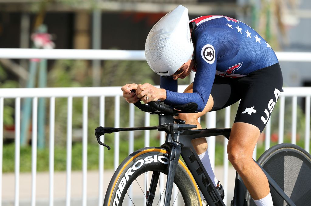 Amber Neben (United States Of America) riding to the gold