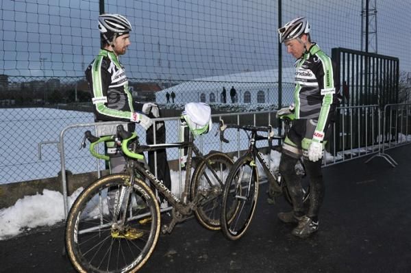 Jamey Driscoll and Jeremy Powers compare notes after the Noordzeecross.