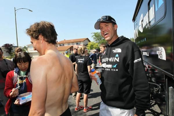 Garmin-Barracuda bus driver Kevin Galos gives Dave Zabriskie a sunscreen spraydown before the stage.